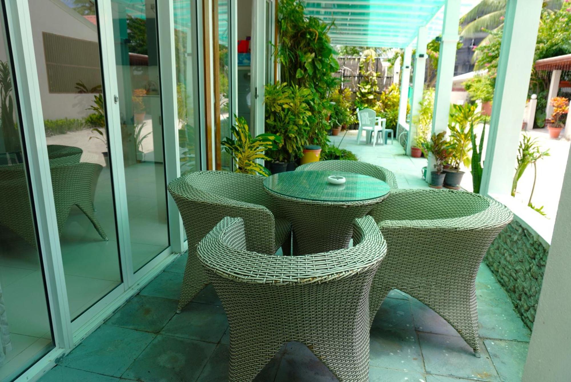 Tme Retreats Dhigurah Guest house 3*